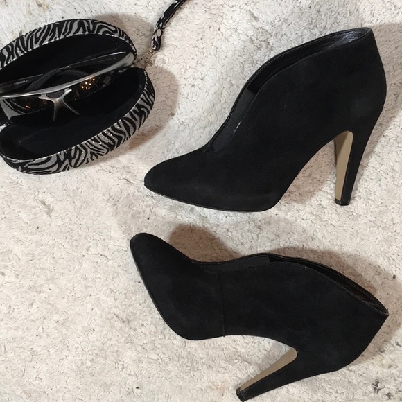 adrienne vittadini suede boots